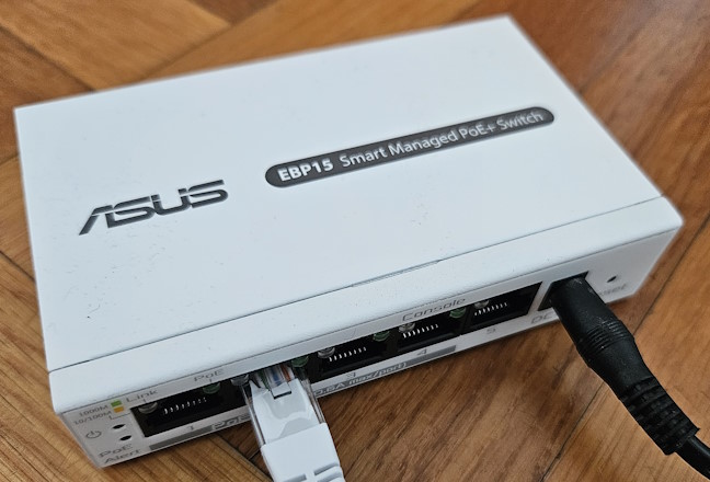 Installing the ASUS ExpertWiFi EBP15 switch