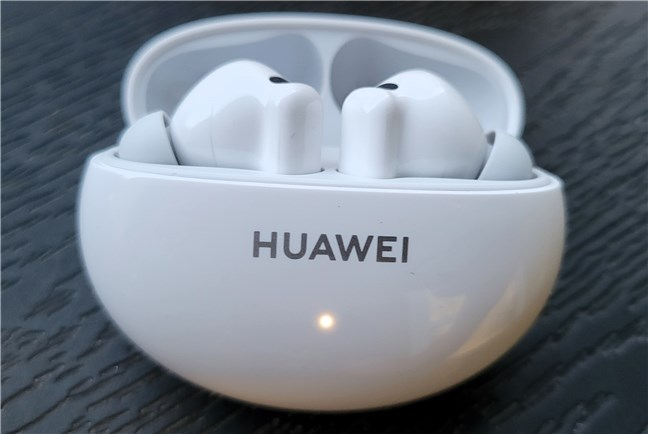 The HUAWEI FreeBuds 6i feature superior ANC (Active Noise Cancellation)