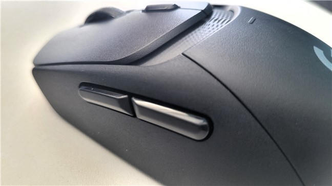 There are two side buttons on the mouse