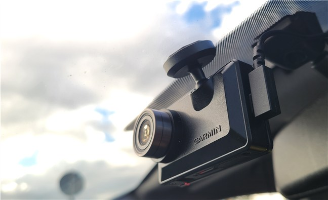 The dash cam captures high quality footage