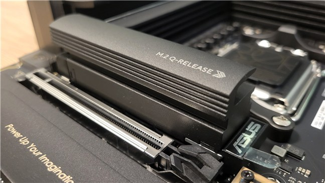 The CORSAIR MP700 PRO requires adequate cooling