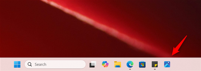 Photos shortcut pinned to the taskbar in Windows 11
