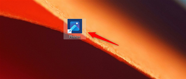 A Photos shortcut on the Windows 11 desktop