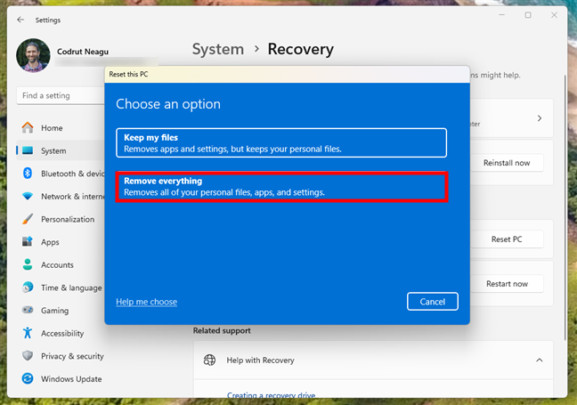 Choose Remove everything to factory reset Windows 11